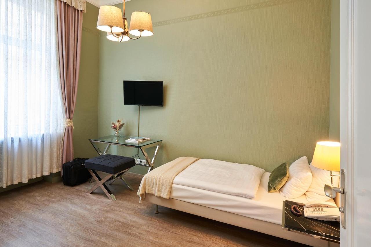 Hotel Monopol - Central Station Frankfurt am Main Eksteriør billede