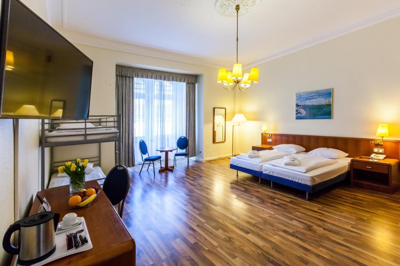 Hotel Monopol - Central Station Frankfurt am Main Eksteriør billede