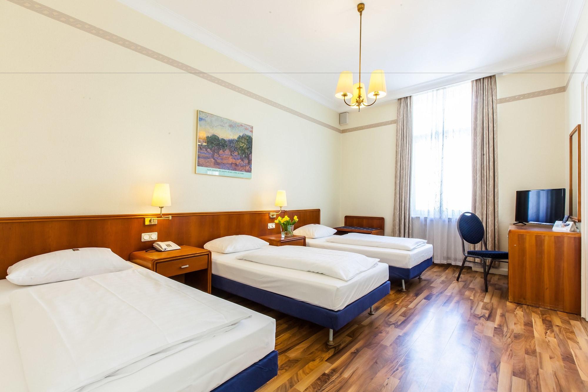 Hotel Monopol - Central Station Frankfurt am Main Eksteriør billede