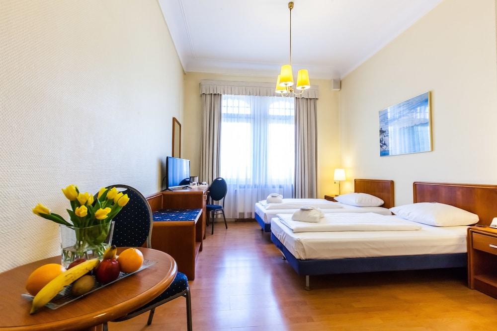 Hotel Monopol - Central Station Frankfurt am Main Eksteriør billede